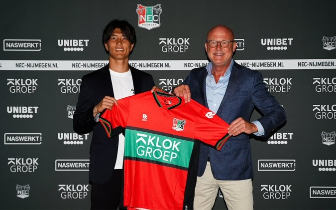 作为来自刚 作为来自刚