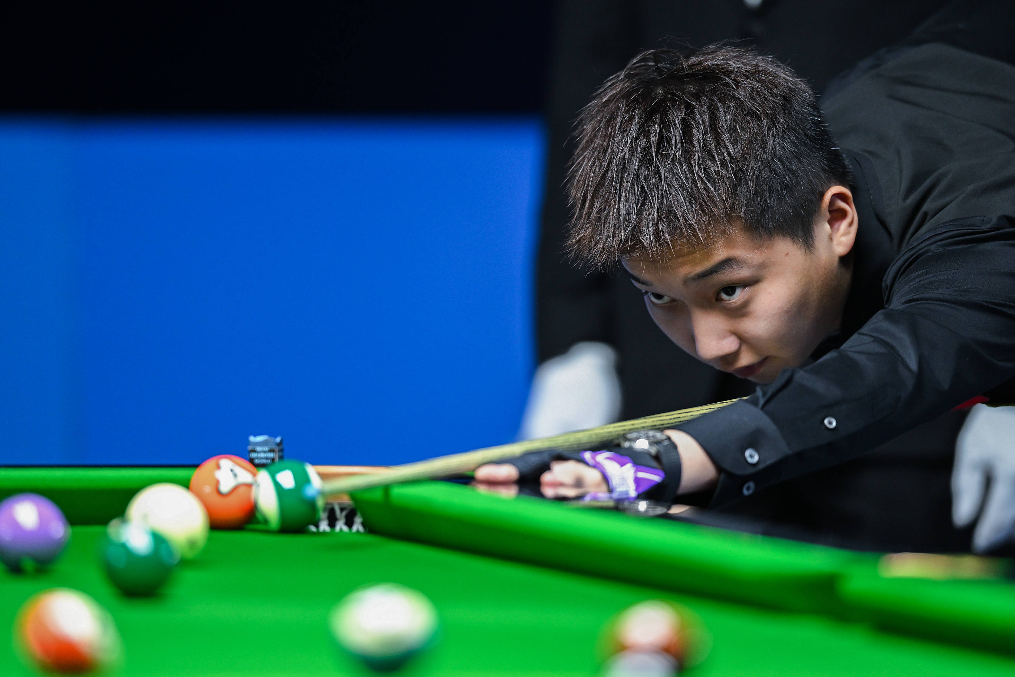 她观察对手 她观察对手