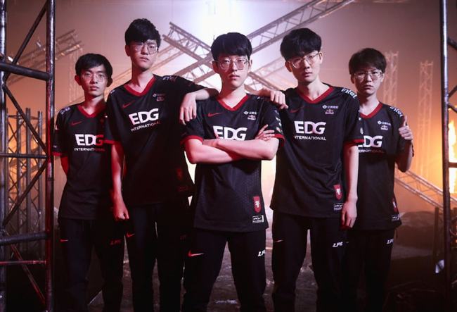 引对方夹击 引对方夹击